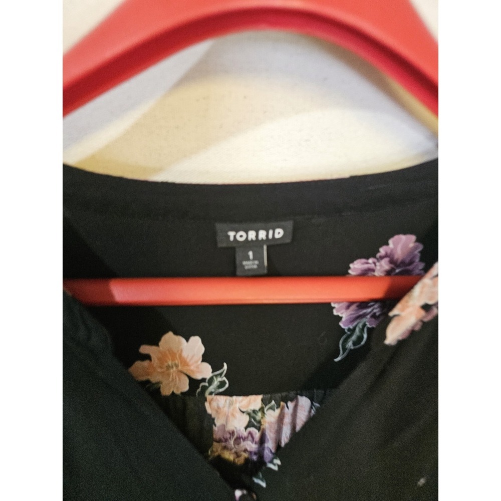 Torrid Harper Blouse Size 1 Black With Pink/Purple Floral 3/4 Sleeve Button Up - Picture 5 of 8